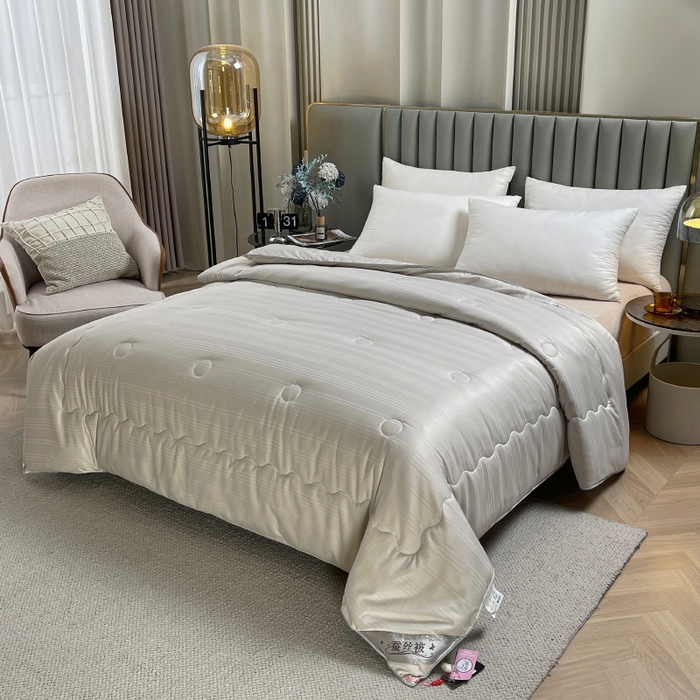 91家纺网 家纺一手货源 找家纺 尚品家纺 2024新款提花段条绗缝蚕丝被 高贵灰色