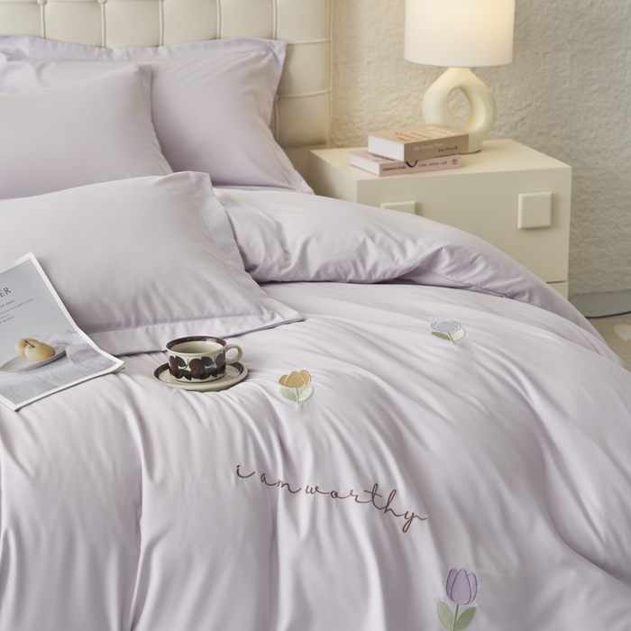 91家纺网 家纺一手货源 找家纺 闲鱼家纺 2025新款A类亲肤刺绣四件套春雅系列 郁金香-雪青