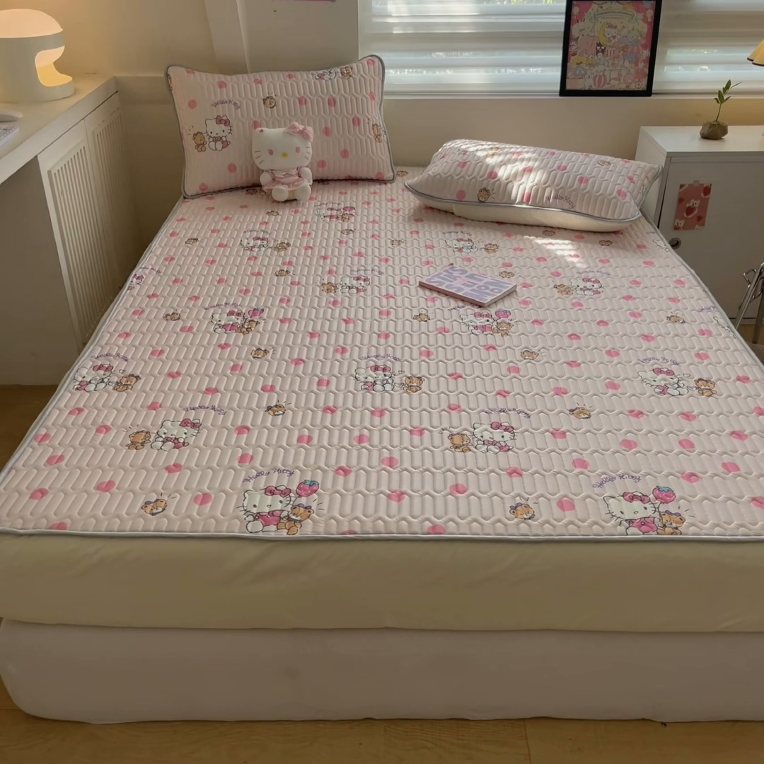 91家纺网 家纺一手货源 找家纺 金爱家 2024新款库洛米床笠款凉感丝乳胶凉席 床笠款-玩偶kt