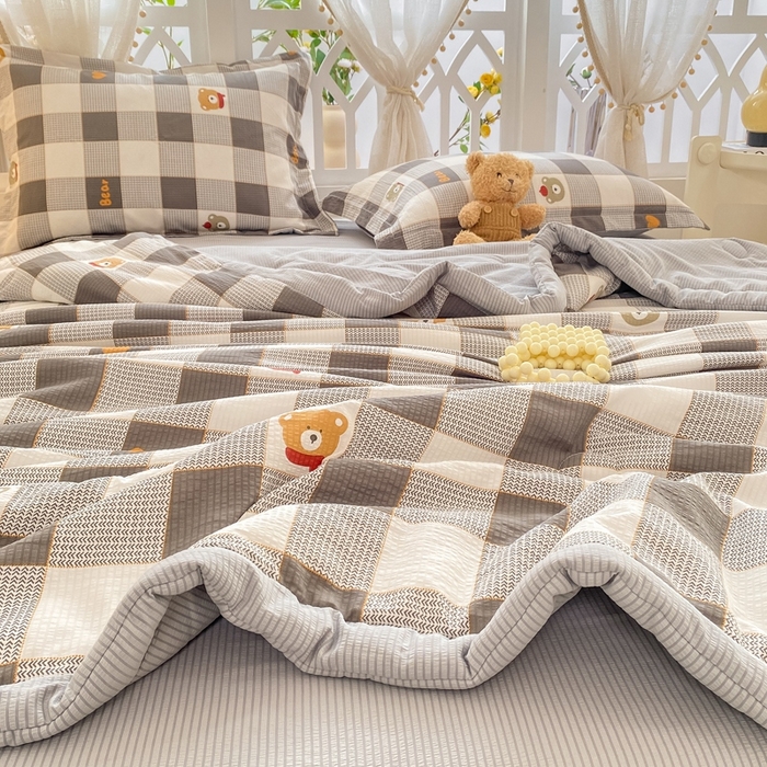 91家纺网 家纺一手货源 找家纺 恋之巢2024新款 泡泡棉印花夏被四件套 格子熊