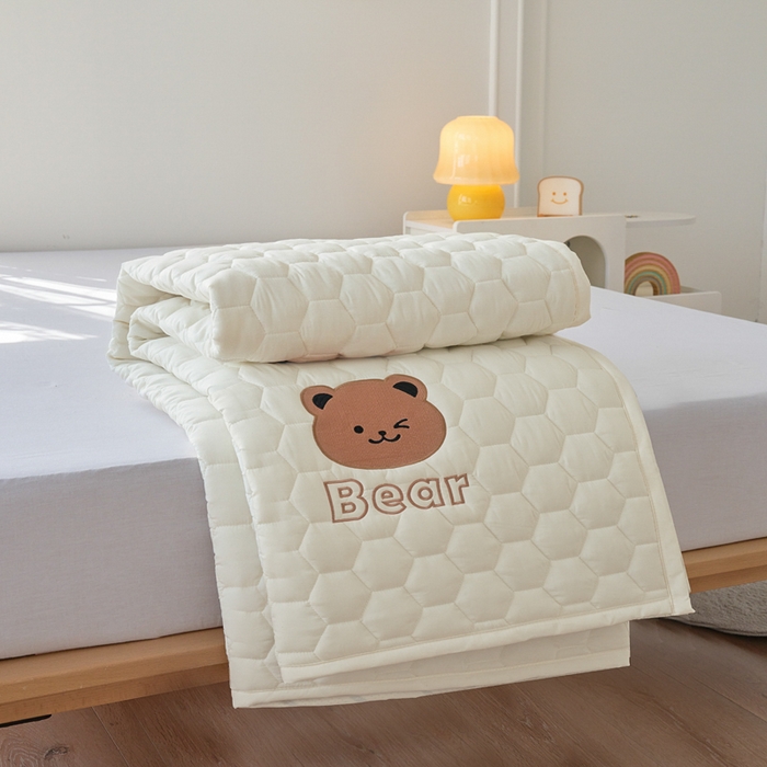 91家纺网 家纺一手货源 找家纺 恋绒家纺 2025新款A类刺绣款床褥学生软床垫子床护垫软垫（图2） 可爱熊—米白