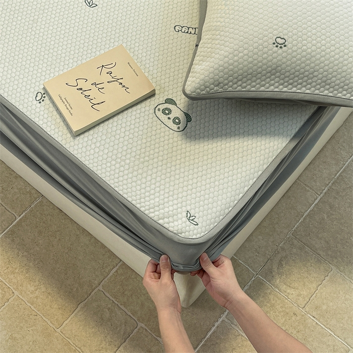 91家纺网 家纺一手货源 找家纺 启程家纺 2024春夏A类凉豆豆凉席床笠款凉席套件 小熊头