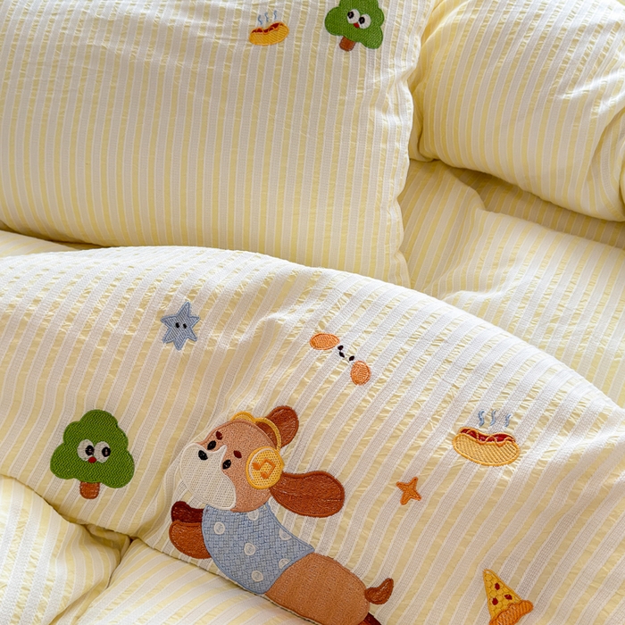 91家纺网 家纺一手货源 找家纺 优彩  2025新款40支全棉水洗棉提花刺绣四件套 幸运小狗