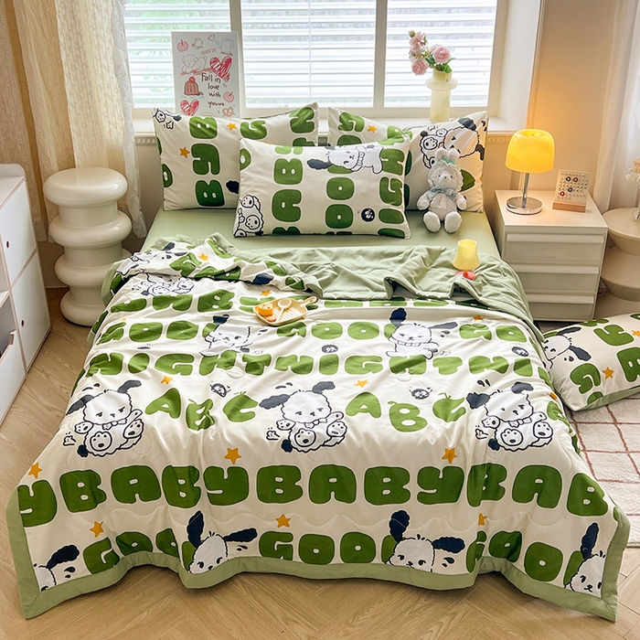 91家纺网 家纺一手货源 找家纺 妖妖家纺 2024新款超柔软糯水洗云朵棉印花夏被四件套 字母熊