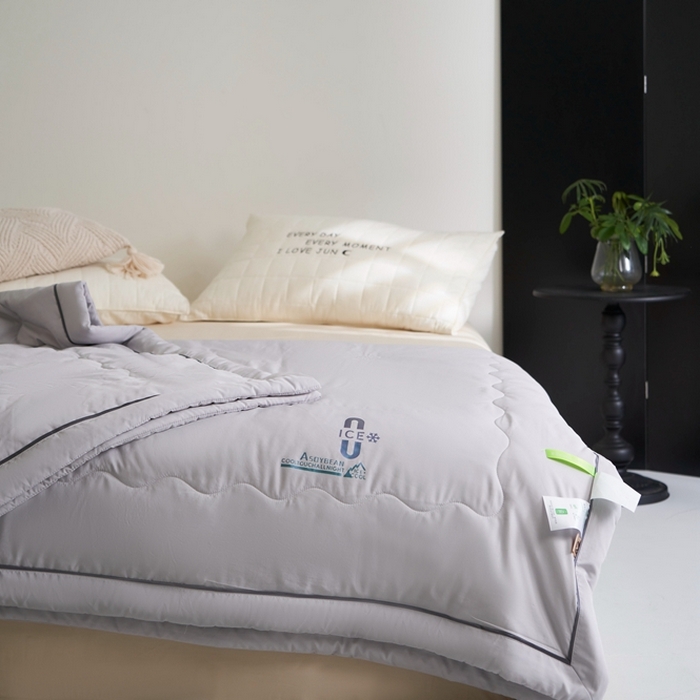 91家纺网 家纺一手货源 找家纺 米菲 2024新款亲肤舒适冰蝉丝科技被 夏被 被子被芯 暮云灰