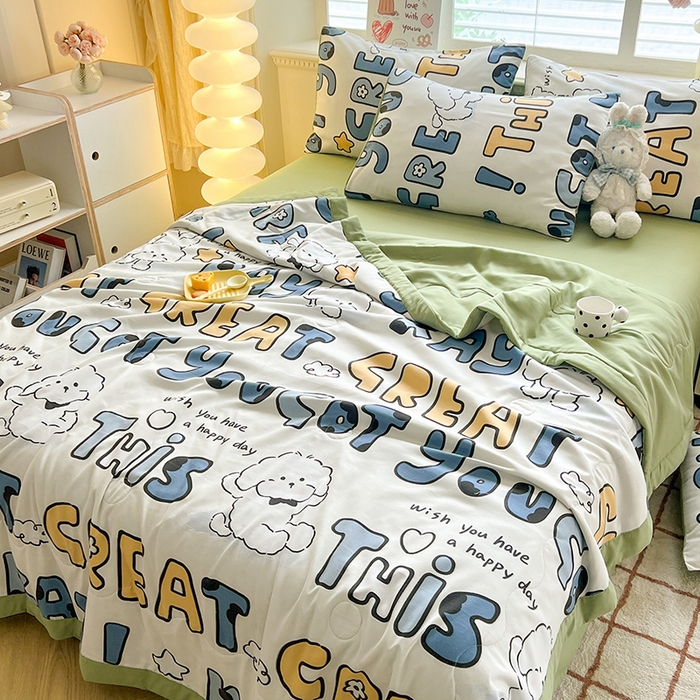 91家纺网 家纺一手货源 找家纺 妖妖家纺 2024新款超柔软糯水洗云朵棉印花夏被四件套 棒棒比熊