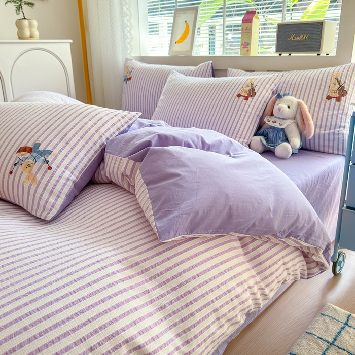 91家纺网 家纺一手货源 找家纺 优彩  2025新款40支全棉水洗棉提花刺绣四件套 小兔音乐会