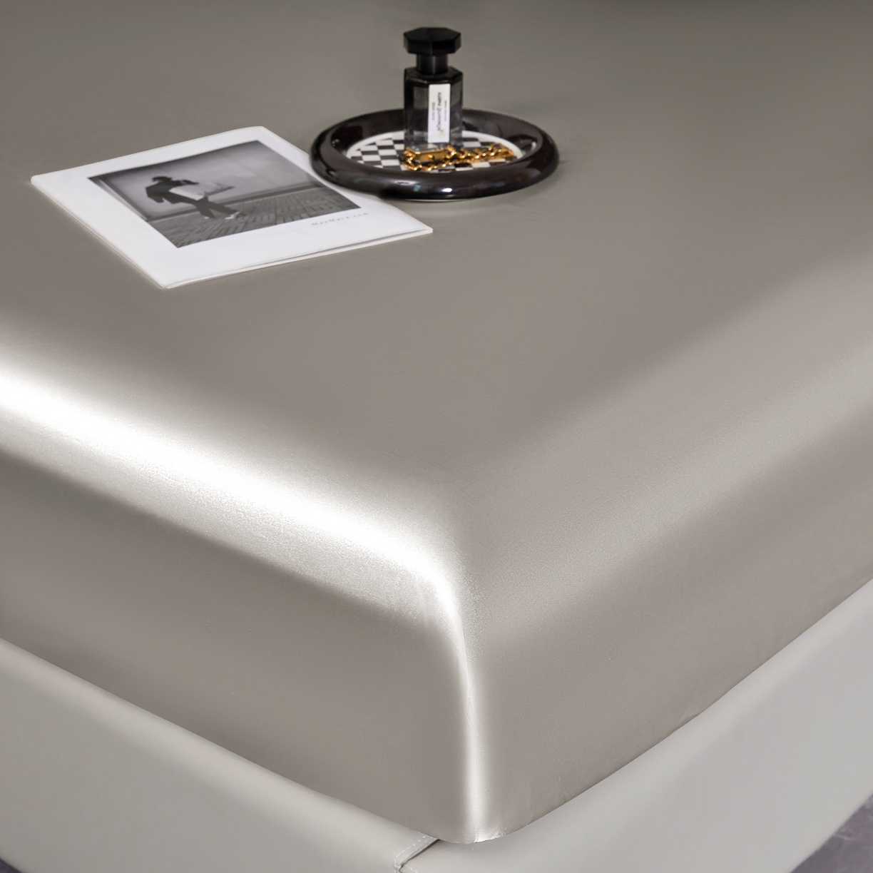 91家纺网 家纺一手货源 找家纺 梦舒羽 2025新款可水洗冰丝床垫保护套床笠三件套 典雅灰