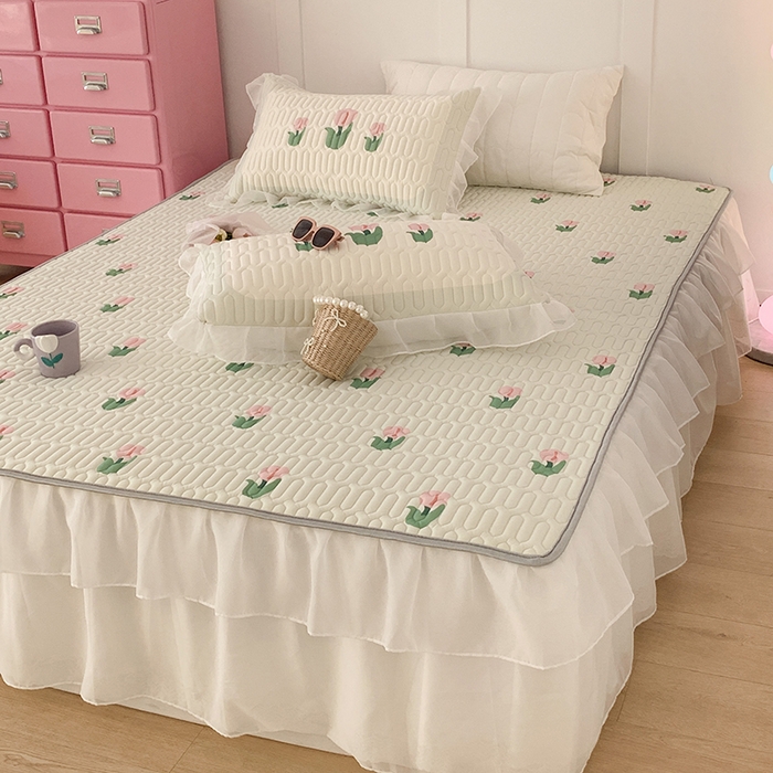 91家纺网 家纺一手货源 找家纺 昔可家纺 2024新款床裙款乳胶席 淡绿底郁金香