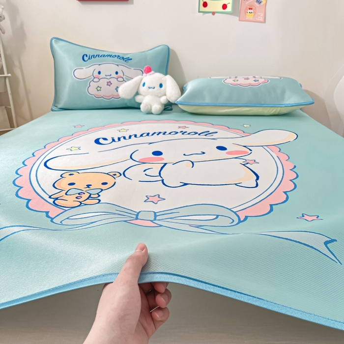 91家纺网 家纺一手货源 找家纺 博雅 2024新款三丽鸥凉感丝凉席夏被套件 大版-软萌玉桂狗