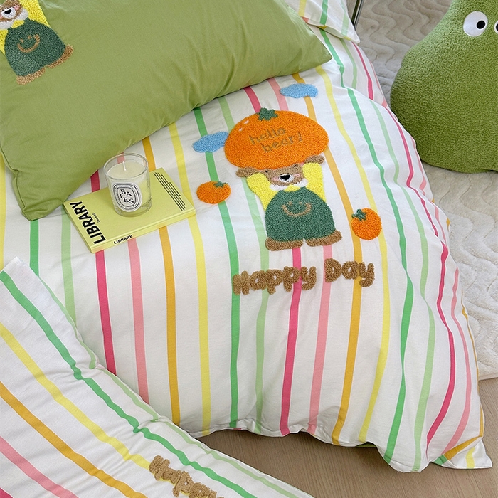 91家纺网 家纺一手货源 找家纺 澳萝拉 2024新款纯棉毛巾绣卡通四件套 元气熊仔