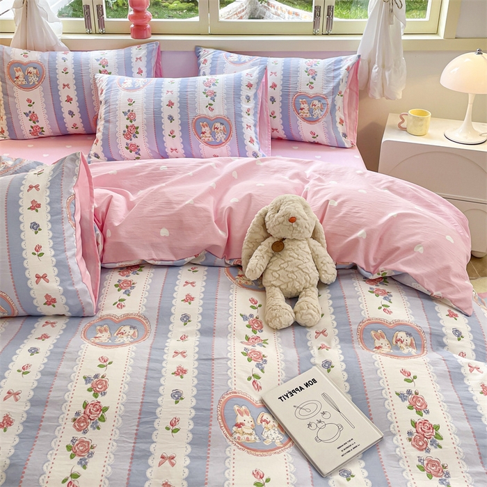 91家纺网 家纺一手货源 找家纺 盛秋家纺 2026新款水洗棉印花四件套-卡通系列 布兰达+粉爱心