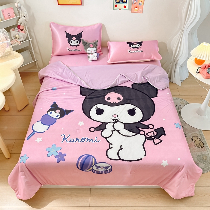 91家纺网 家纺一手货源 找家纺 博雅 2024新款三丽鸥凉感丝凉席夏被套件 大版-顽皮库洛米