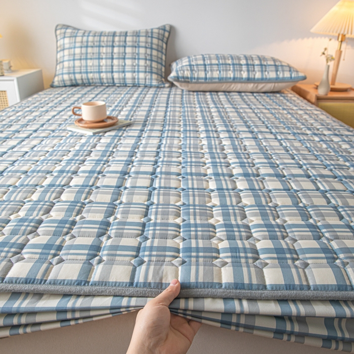 91家纺网 家纺一手货源 找家纺 鑫钰 2024新款无印风水洗棉水洗亲肤大豆夹棉床笠-简格  简格-格调蓝