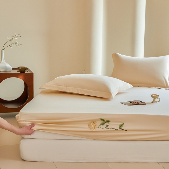 91家纺网 家纺一手货源 找家纺 秀色家纺 2025新款A类50支贡缎长绒棉刺绣床笠 唤醒系列-劳拉 劳拉-奶昔白