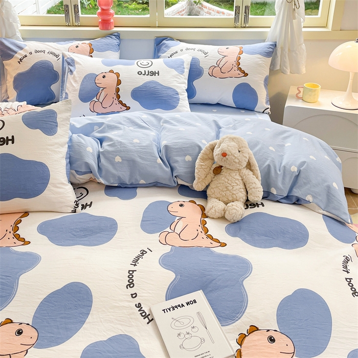 91家纺网 家纺一手货源 找家纺 盛秋家纺 2026新款水洗棉印花四件套-卡通系列 恐龙宝宝+蓝爱心