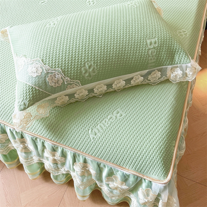 91家纺网 家纺一手货源 找家纺 虹星家纺 2024新款A类冰感凉豆豆可拆卸床裙席三件套 青果绿