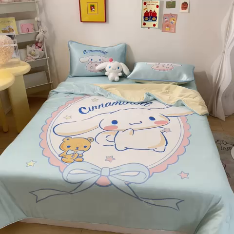 91家纺网 家纺一手货源 找家纺 博雅 2024新款三丽鸥凉感丝凉席夏被套件 大版-软萌玉桂狗