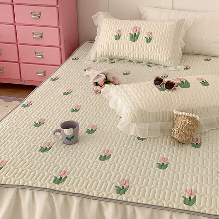 91家纺网 家纺一手货源 找家纺 昔可家纺 2024新款床裙款乳胶席 淡绿底郁金香