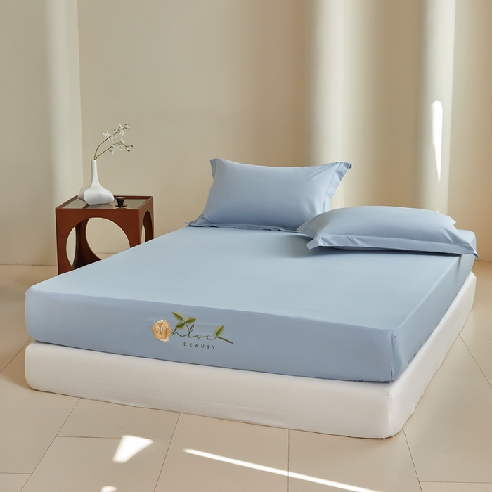 91家纺网 家纺一手货源 找家纺 秀色家纺 2025新款A类50支贡缎长绒棉刺绣床笠 唤醒系列-劳拉 