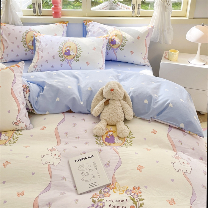 91家纺网 家纺一手货源 找家纺 盛秋家纺 2026新款水洗棉印花四件套-卡通系列 爱丽丝+蓝爱心