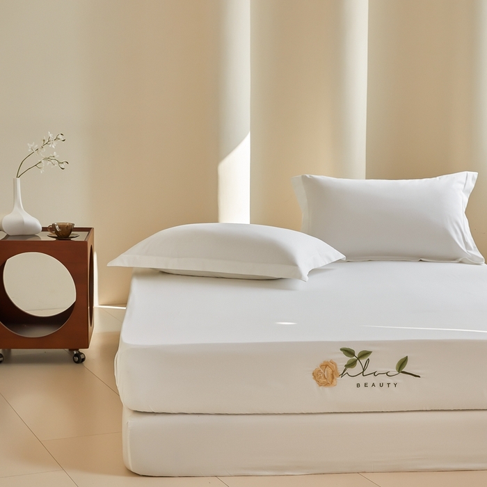 91家纺网 家纺一手货源 找家纺 秀色家纺 2025新款A类50支贡缎长绒棉刺绣床笠 唤醒系列-劳拉 劳拉-皓月白