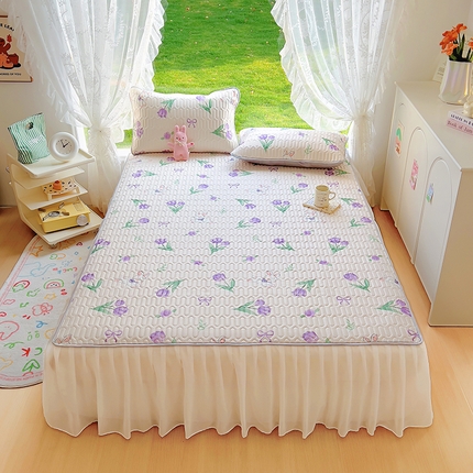 91家纺网 家纺一手货源 找家纺 （总）柒月家居 2024新款印花小清新款乳胶凉床裙席床裙夏被四件套