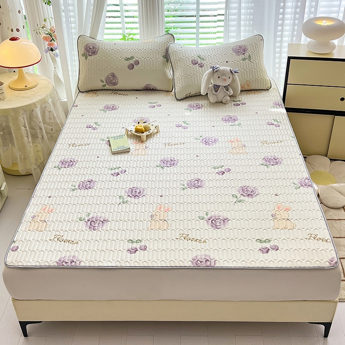 91家纺网 家纺一手货源 找家纺 佳梦达 2025新款0.4厚度印花凉感丝乳胶凉席 玫瑰小兔-紫