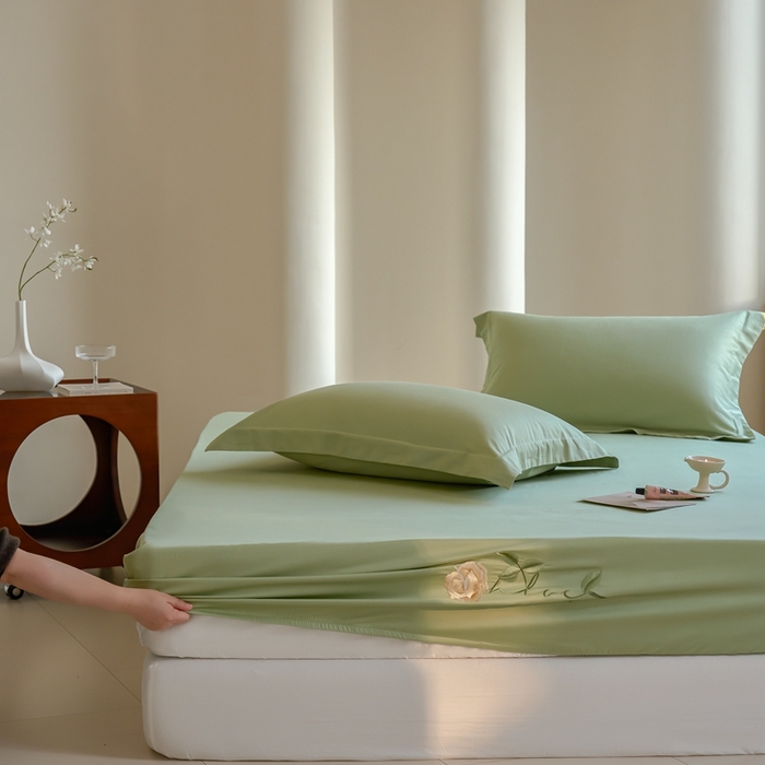 91家纺网 家纺一手货源 找家纺 秀色家纺 2025新款A类50支贡缎长绒棉刺绣床笠 唤醒系列-劳拉 劳拉-艾绿