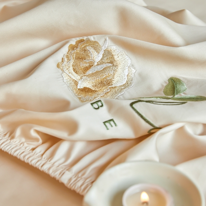 91家纺网 家纺一手货源 找家纺 秀色家纺 2025新款A类50支贡缎长绒棉刺绣床笠 唤醒系列-劳拉 劳拉-奶昔白