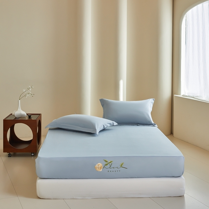 91家纺网 家纺一手货源 找家纺 秀色家纺 2025新款A类50支贡缎长绒棉刺绣床笠 唤醒系列-劳拉 