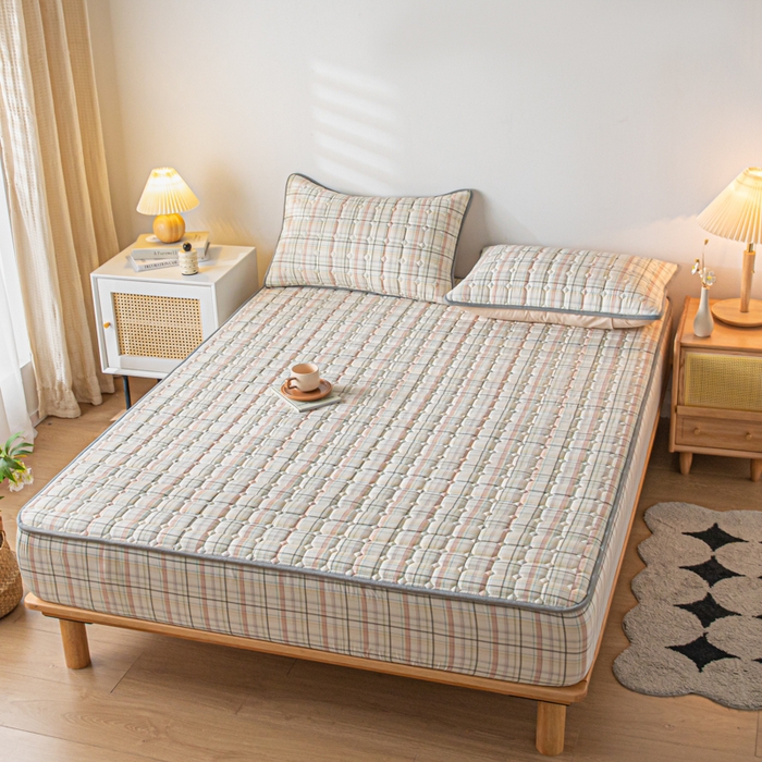 91家纺网 家纺一手货源 找家纺 鑫钰 2024新款无印风水洗棉水洗亲肤大豆夹棉床笠-简格 简格-格调黄