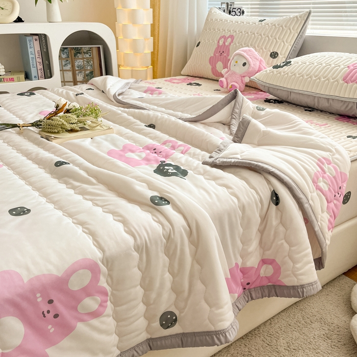 91家纺网 家纺一手货源 找家纺 福来临家纺 2025新款印花夏被 小兔乖乖