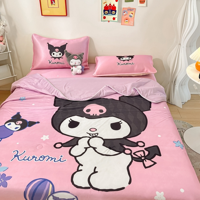 91家纺网 家纺一手货源 找家纺 博雅 2024新款三丽鸥凉感丝凉席夏被套件 大版-顽皮库洛米