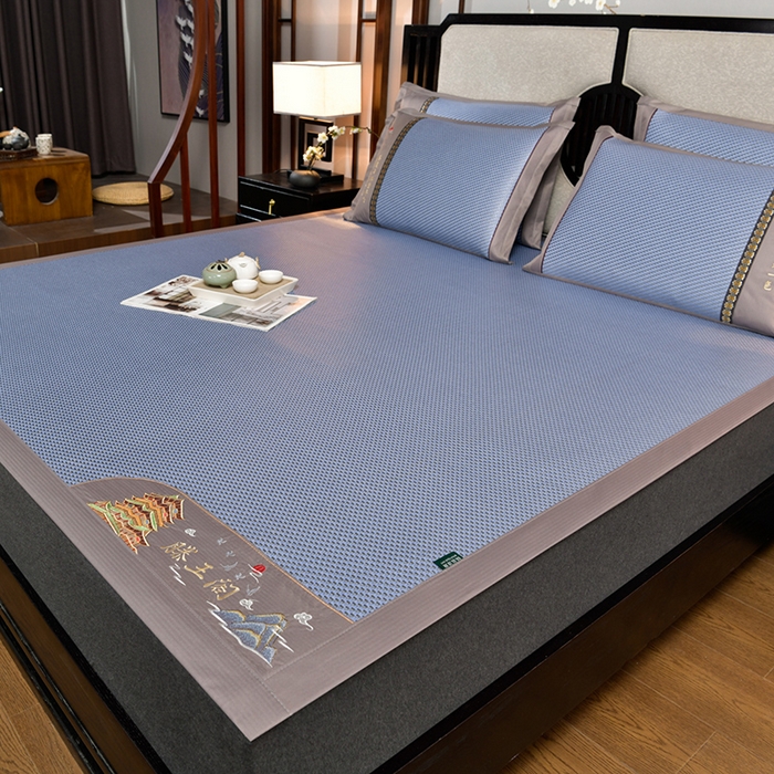 91家纺网 家纺一手货源 找家纺 简一 2024新款滕王阁重工刺绣加厚编织冰滕双面凉席 滕王阁湖蓝床单