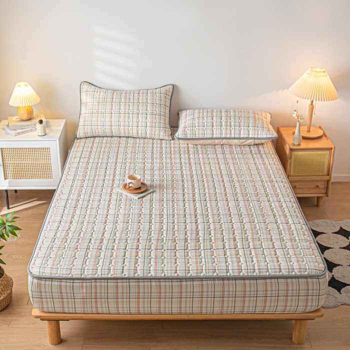 91家纺网 家纺一手货源 找家纺 鑫钰 2024新款无印风水洗棉水洗亲肤大豆夹棉床笠-简格 简格-格调黄