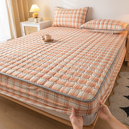 91家纺网 家纺一手货源 找家纺 （总）鑫钰 2024新款无印风水洗棉水洗亲肤大豆夹棉床笠-简格