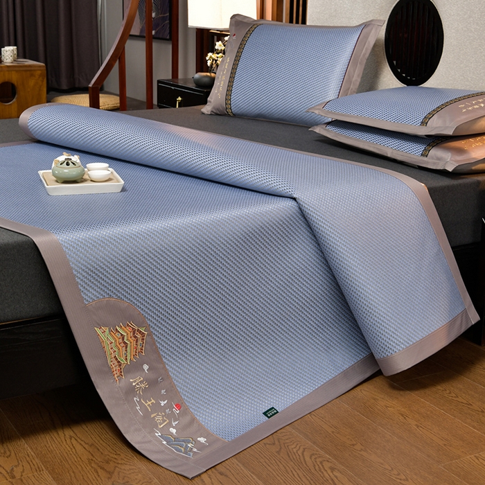 91家纺网 家纺一手货源 找家纺 简一 2024新款滕王阁重工刺绣加厚编织冰滕双面凉席 滕王阁湖蓝床单