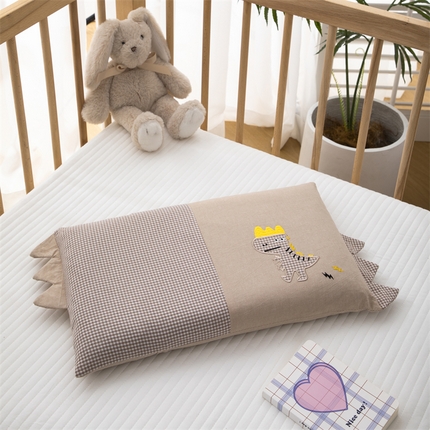 织布人 2024新款枕芯全棉水洗棉婴幼儿童枕0-6-12岁卡通贴布绣枕套+枕芯 萌趣小花边-小恐龙