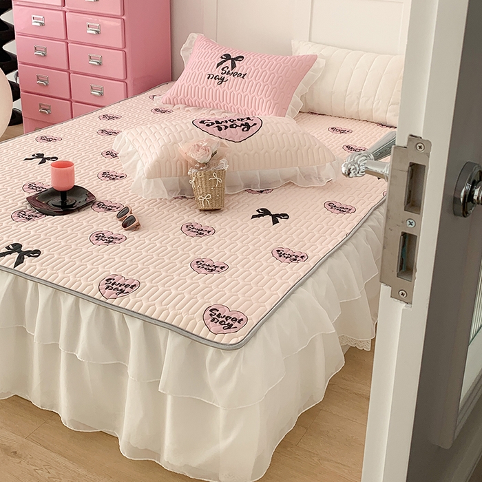 91家纺网 家纺一手货源 找家纺 昔可家纺 2024新款床裙款乳胶席 黑粉芭蕾少女心