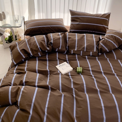 91家纺网 家纺一手货源 找家纺 梦家居 2024新款13372全棉简约风系列四件套 摩卡宽条