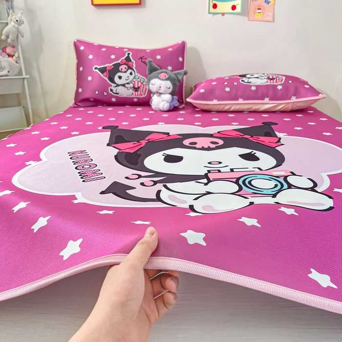 91家纺网 家纺一手货源 找家纺 博雅 2024新款三丽鸥凉感丝凉席夏被套件 大版-快乐库洛米