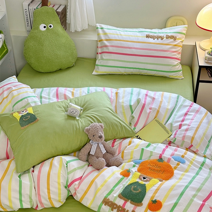 91家纺网 家纺一手货源 找家纺 澳萝拉 2024新款纯棉毛巾绣卡通四件套 元气熊仔