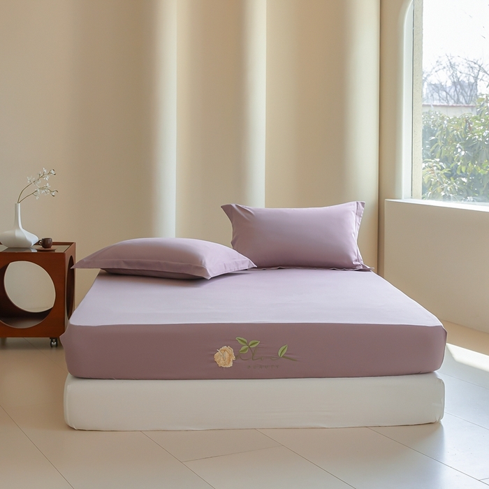 91家纺网 家纺一手货源 找家纺 秀色家纺 2025新款A类50支贡缎长绒棉刺绣床笠 唤醒系列-劳拉 劳拉-香芋紫