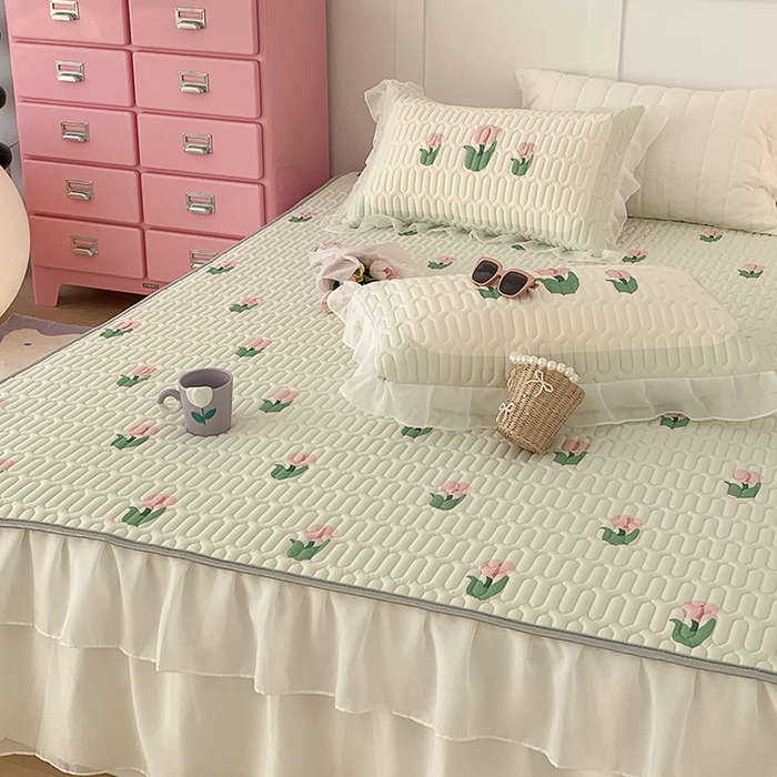 91家纺网 家纺一手货源 找家纺 昔可家纺 2024新款床裙款乳胶席 淡绿底郁金香