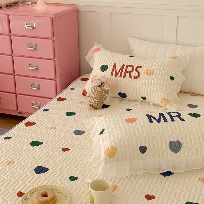 91家纺网 家纺一手货源 找家纺 昔可家纺 2024新款床裙款乳胶席 彩色爱心