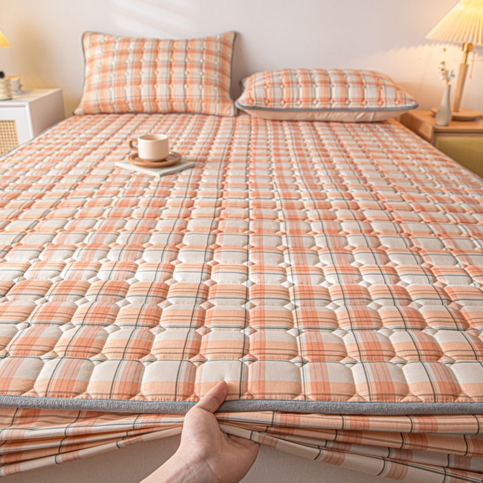 91家纺网 家纺一手货源 找家纺 鑫钰 2024新款无印风水洗棉水洗亲肤大豆夹棉床笠-简格 简格-格调橙