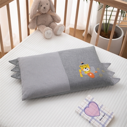织布人 2024新款枕芯全棉水洗棉婴幼儿童枕0-6-12岁卡通贴布绣枕套+枕芯 萌趣小花边-小老虎