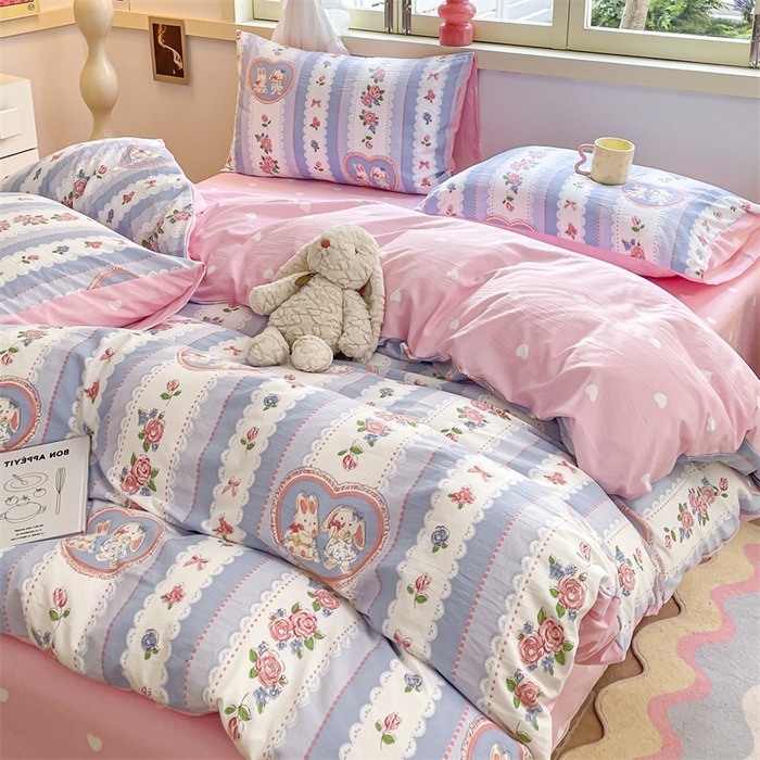 91家纺网 家纺一手货源 找家纺 盛秋家纺 2026新款水洗棉印花四件套-卡通系列 布兰达+粉爱心