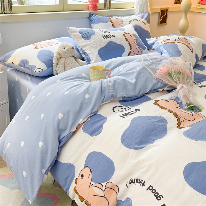 91家纺网 家纺一手货源 找家纺 盛秋家纺 2026新款水洗棉印花四件套-卡通系列 恐龙宝宝+蓝爱心